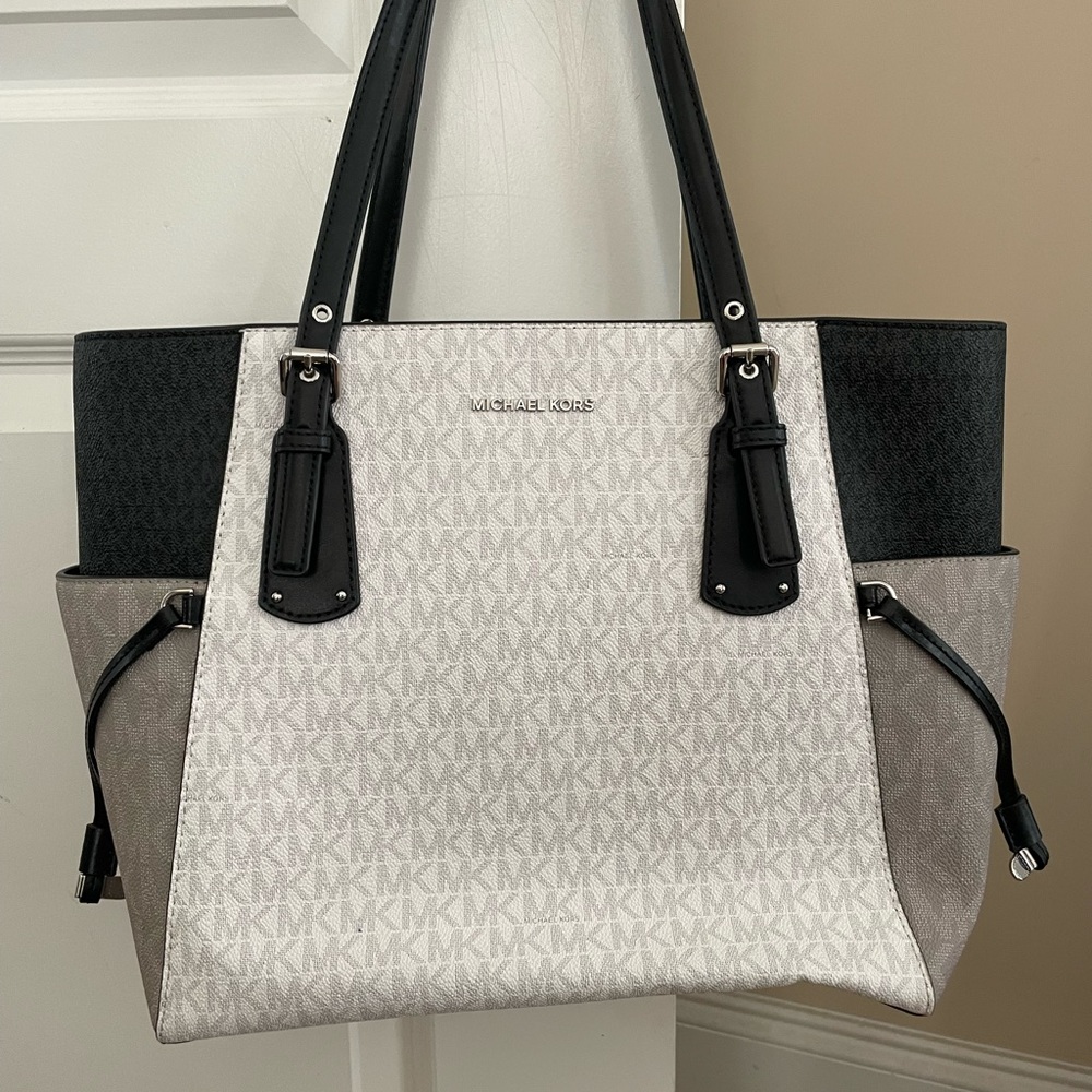 Like New Michael Kors purse! ❤️